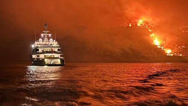 Εξοργισμένη όλη η Ύδρα: Φωτιά ξέσπασε από πυροτεχνήματα που έριξαν από σκάφος! (video)