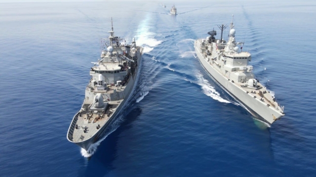 Η φωτογραφία της ημέρας: Η επιστροφή της φρεγάτας «Ύδρα» στη Σαλαμίνα μετά την αποστολή στην Ερυθρά Θάλασσα