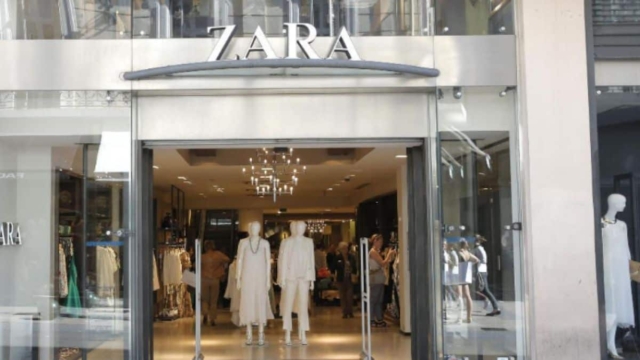 «Σαν να πετάς» με ZARA: Η νούμερο ένα τάση του καλοκαιριού στα σανδάλια