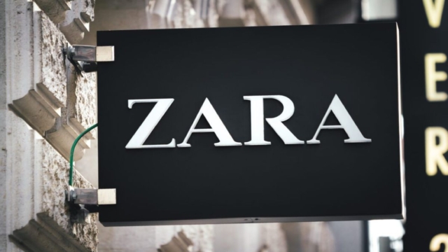 ZARA: Ένα τόσο απλό αλλά τόσο στυλάτο σετ σε περιμένει στα ράφια για να το φορέσεις – Οικονομικό και διαχρονικό
