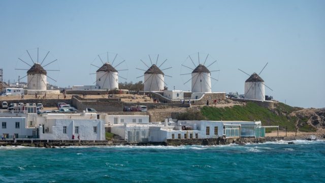 Σε κρατήσεις της τελευταίας στιγμής και προσφορές ελπίζουν Μύκονος και Σαντορίνη τον Αύγουστο: Υπάρχει «κόπωση» προς τους προορισμούς