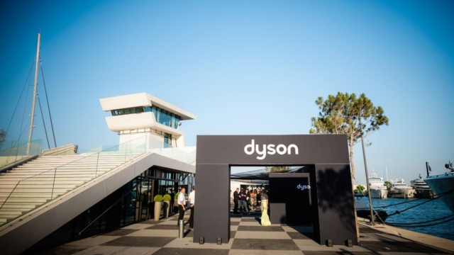 Η Dyson άνοιξε pop-up store στην Ελλάδα, στην Astir Marina Bουλιαγμένης