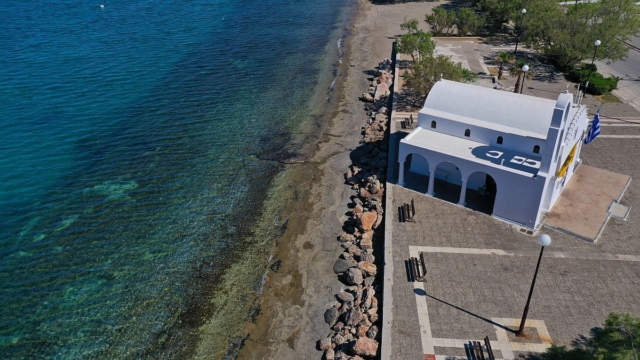 Η φωτογραφία της ημέρας: Το εκκλησάκι της Αγίας Μαρίνας στο Πόρτο Ράφτη – Εορτάζει σήμερα (17/07)