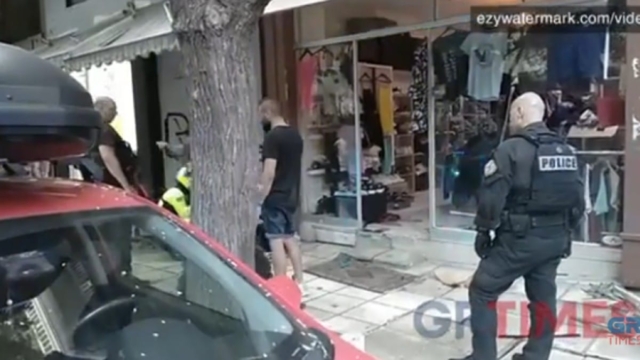 Θεσσαλονίκη: Άγρια επεισόδια στο κέντρο της πόλης με κοντάρια, ρόπαλα και καρέκλες – Στο νοσοκομείο μία γυναίκα (video)