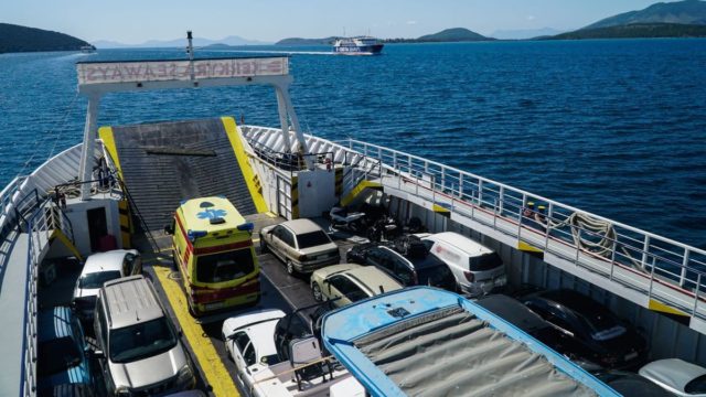 Μέτρα μετά την παράνοια των ακτοπλοϊκών: Σχεδιάζει μείωση του ΦΠΑ σε ΙΧ και μοτοσικλέτες η κυβέρνηση