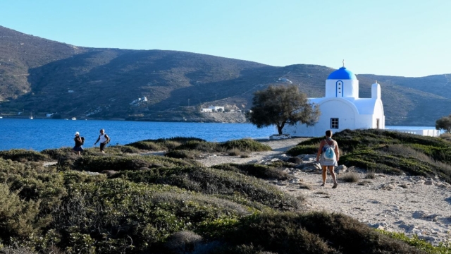 Το νησί του «απέραντου γαλάζιου»: Άγρια ομορφιά που κόβει την ανάσα