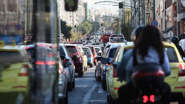 ΑΑΔΕ: Έως 10.000 ευρώ τα πρόστιμα – Έλεγχοι της εφορίας ανά εξάμηνο για ανασφάλιστα ΙΧ, ΚΤΕΟ και τέλη κυκλοφορίας