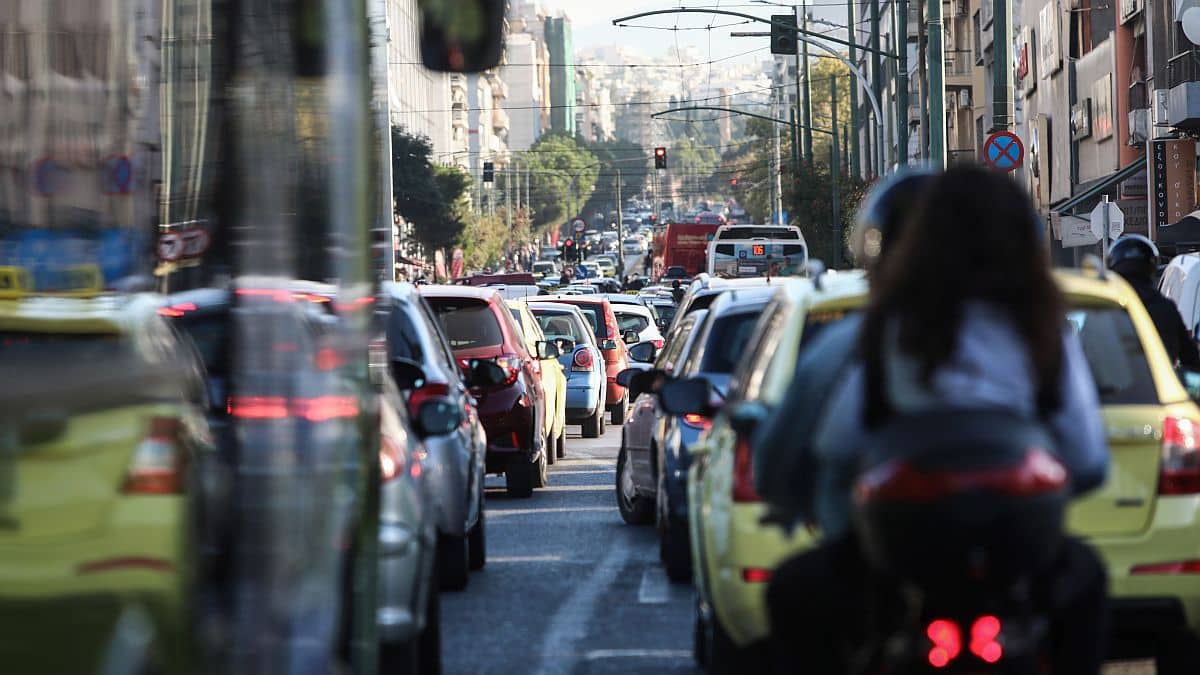 ΑΑΔΕ: Έως 10.000 ευρώ τα πρόστιμα – Έλεγχοι της εφορίας ανά εξάμηνο για ανασφάλιστα ΙΧ, ΚΤΕΟ και τέλη κυκλοφορίας