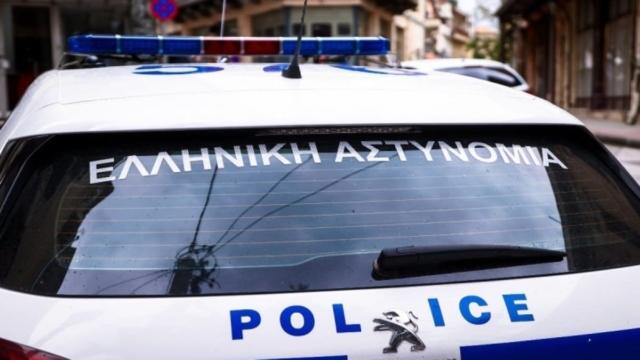 Συνελήφθη ιδιοκτήτης sex shop που έκανε άσεμνες χειρονομίες με ερωτικό βοήθημα σε πελάτισσες