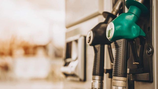 Καίει η τιμή της βενζίνης, σταθερά σε άνοδο οι τιμές πετρελαίου – Σε αναμονή οι αγορές εξαιτίας Ισραήλ – Λιβάνου