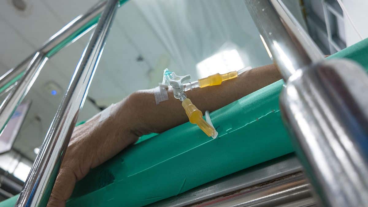 Επιστρέφει ο εφιάλτης του κορωνοϊού: Νέα έξαρση, πάνω από 1.800 με σοβαρή λοίμωξη τις τελευταίες 6 εβδομάδες