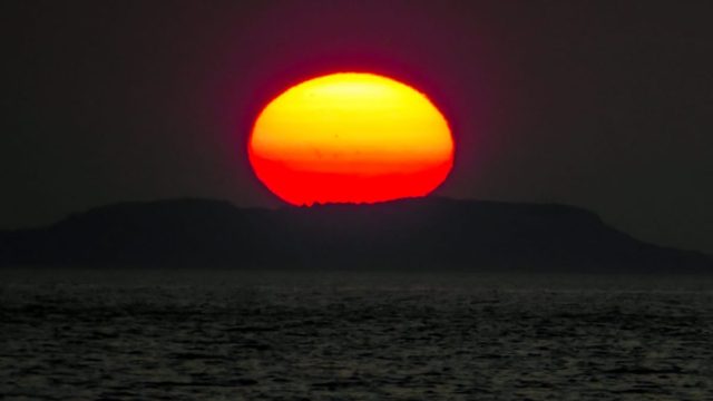 Η Φωτογραφία της Ημέρας: Δύση ηλίου βγαλμένη από όνειρο!
