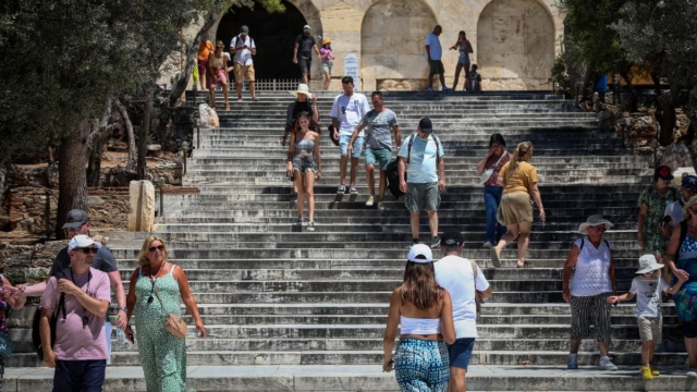 Έκτακτη ανακοίνωση της ΕΜΥ: Κορυφώνεται ο καύσωνας – Πότε θα έρθουν ανάσες δροσιάς
