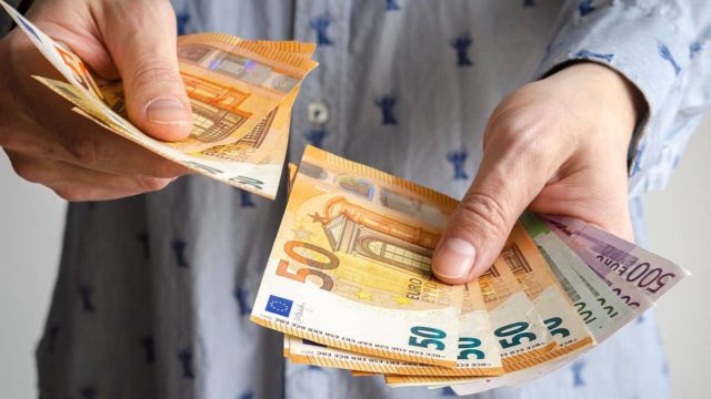 Ζεστό χρήμα μέχρι τις 05 Ιουλίου: Ποια επιδόματα e- ΕΦΚΑ και ΔΥΠΑ πληρώνονται