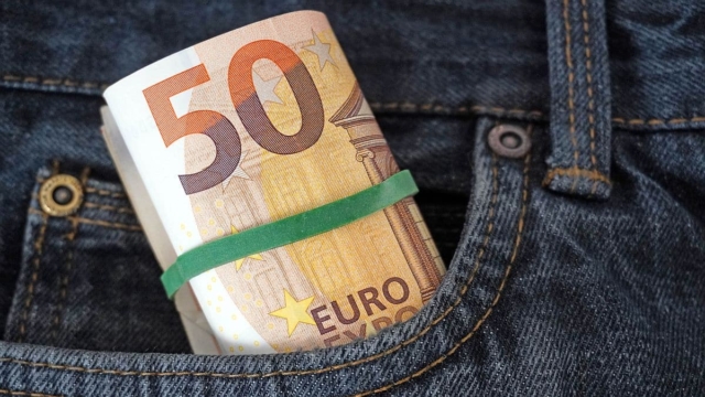 Μεγάλη ανάσα: Έσκασε επίδομα 300 ευρώ προς όλους!