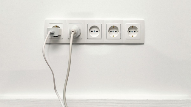 Λογαριασμοί ρεύματος: Πως θα επιδοτηθεί το τιμολόγιο του Αυγούστου – Έκτακτο τέλος στους παραγωγούς ενέργειας