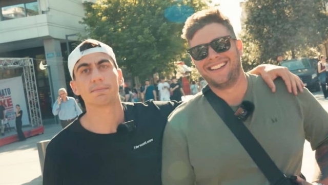Ο ευρωβουλευτής Φειδίας και ο YouTuber Κοψιάλης έδωσαν 50 ευρώ σε έφηβο για να μασήσει γόπα τσιγάρου