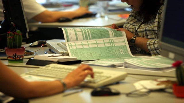 Φορολογικές δηλώσεις 2024: «Στο τραπέζι» σενάριο μικρής παράτασης – Πρόστιμο 500 ευρώ για όσους καθυστερήσουν