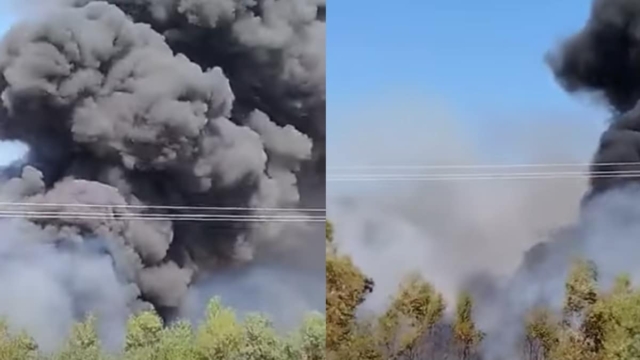 Φωτιά σε εργοστάσιο στην Αχαΐα: Μαύρισε ο ουρανός από τους καπνούς – Μήνυμα από το «112» στους κατοίκους