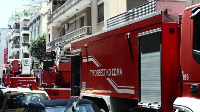 Φωτιά σε διαμέρισμα στην Καλλιθέα: Βρέθηκε νεκρό ένα σκυλί (video)