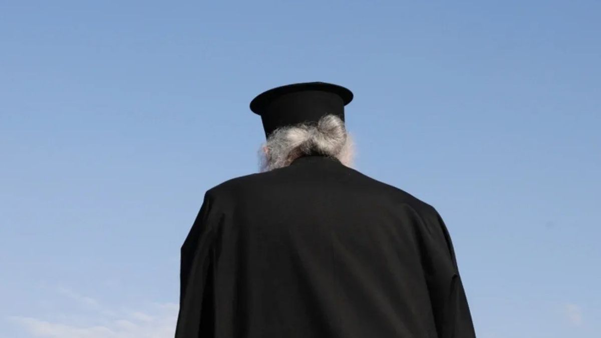 Χαμός με Παπαδιά: «Τσάκωσε» ιερέα σε ξενοδοχείο ημιδιαμονής στην Κηφισιά