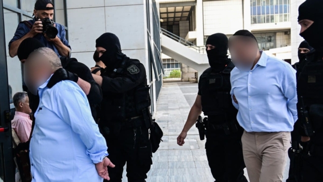Δολοφονία Καραϊβάζ: Την ενοχή των δυο κατηγορουμένων αδελφών ζήτησε η εισαγγελέας – «Μία ανθρωποκτονία στο πλαίσιο του οργανωμένου εγκλήματος»
