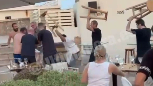 Ρομά μπούκαραν σε μπαρ της Μαγιόρκα και έπαιξαν «καρακλιές» και μπουνιές με εργαζόμενους! (video)