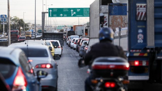 Κίνηση στους δρόμους: Μποτιλιάρισμα 16 χιλιομέτρων στη Λεωφόρο Κηφισού μετά από τροχαίο – Πολλές καθυστερήσεις