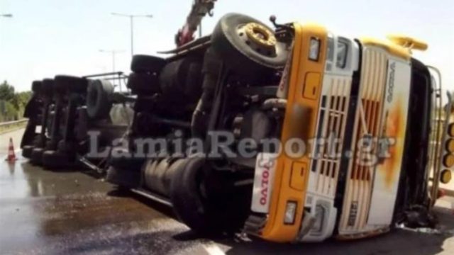 Ανατροπή βυτιοφόρου στην εθνική οδό Αθηνών – Λαμίας: Πώς διεξάγεται η κυκλοφορία