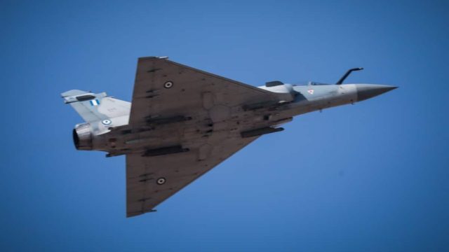 Πιλότος αναγκάστηκε να εγκαταλείψει Mirage 2000 στην Τανάγρα – Έκανε χρήση του εκτινασσόμενου καθίσματος
