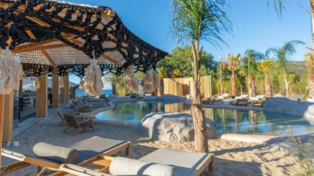 3 beach bar στην Αττική που ξέρουν τι θα πει αισθητική και πολυτέλεια