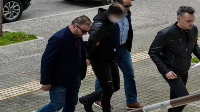Σε δίκη ο 45χρονος Νορβηγός που σκότωσε με μαχαίρι τον 32χρονο αστυνομικό μέσα σε μπαρ στη Θεσσαλονίκη