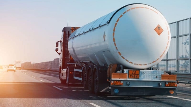 Πετρέλαιο: Άλμα 5% στις τιμές λόγω της έντασης ΗΠΑ–Ιράν για τα Στενά του Ορμούζ