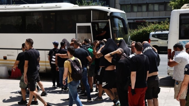 Πυροβολισμοί στη Λεωφόρο: Σε συμμορία μπράβων με Καλάσνικοφ οι 4 από τους 74 οπαδούς που συνελήφθησαν