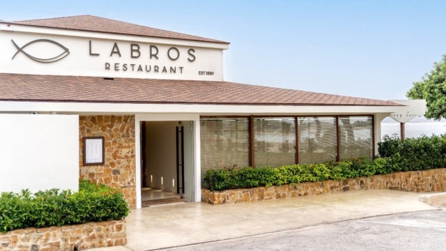 Καλοκαιρινές βραδιές στο LABROS Restaurant, που θα βρείτε το καλύτερο ψάρι και θαλασσινά στην Αττική