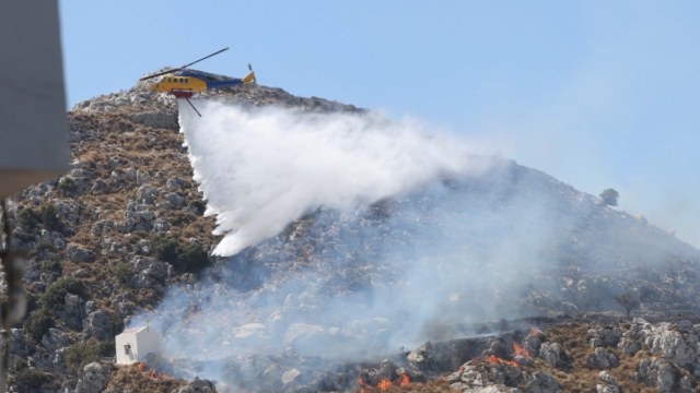 Μεγάλη φωτιά στο Σοφικό Κορινθίας: Στο νοσοκομείο με εγκαύματα ένας πυροσβέστης – Ισχυρή κινητοποίηση με ενάερια μέσα
