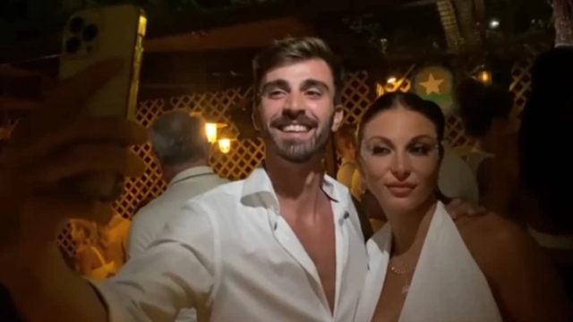 Survivor 2024: Φουλ ερωτευμένοι Φάνης Μπολέτσης και Χρύσα Χατζηγεωργίου – Η πρώτη εμφάνισή τους ως ζευγάρι (video)