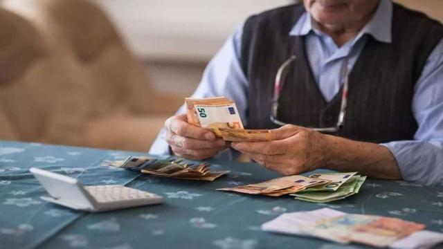 Συντάξεις Αυγούστου 2024: Πότε θα πληρωθούν ανά ταμείο