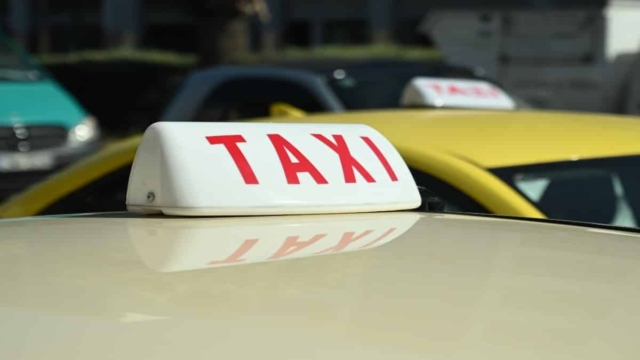Καταγγελία για οδηγό ταξί: 100 ευρώ για το Πειραιάς-Αθήνα – «Μας χτύπησε» λένε τουρίστες