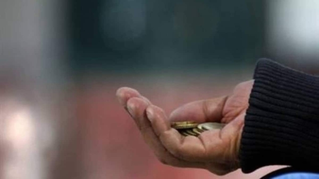 Ντρέπεται και η ντροπή: Μαντραχαλάδες λήστεψαν 85χρονη που επαιτούσε στο κέντρο της Θεσσαλονίκης