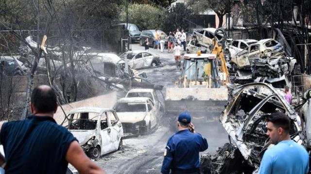 23 Ιουλίου 2018 – 6 χρόνια από την τραγωδία στο Μάτι – «Καταραμένοι να καείτε στην κόλαση όπως τα παιδιά μας»