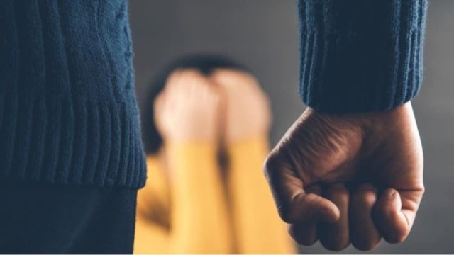 Απίστευτο περιστατικό στην Κρήτη: 39χρονος ξυλοκόπησε άγρια την 11χρονη κόρη του στη μέση του δρόμου