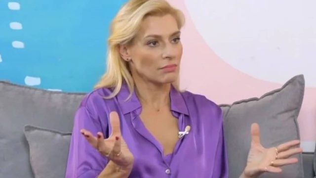 Κορμί «άγαλμα» η Ζέτα Δούκα: Ποζάρει με μαγιό στα 51!