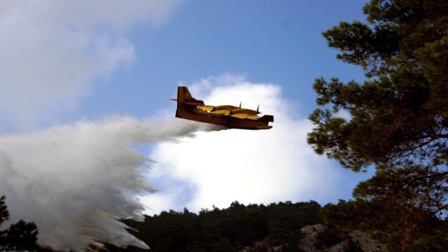 Φωτιά στο Παγγαίο: Κινητοποίηση της Πυροσβεστικής για την κατάσβεση με επίγεια και εναέρια μέσα