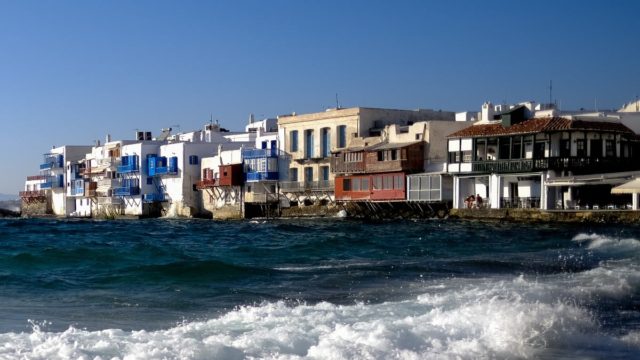 Πριβέ πάρτι φοροδιαφυγής σε πολυτελείς βίλες στη Μύκονο: Τι έχει ενοπίσει σε ελέγχους η ΑΑΔΕ
