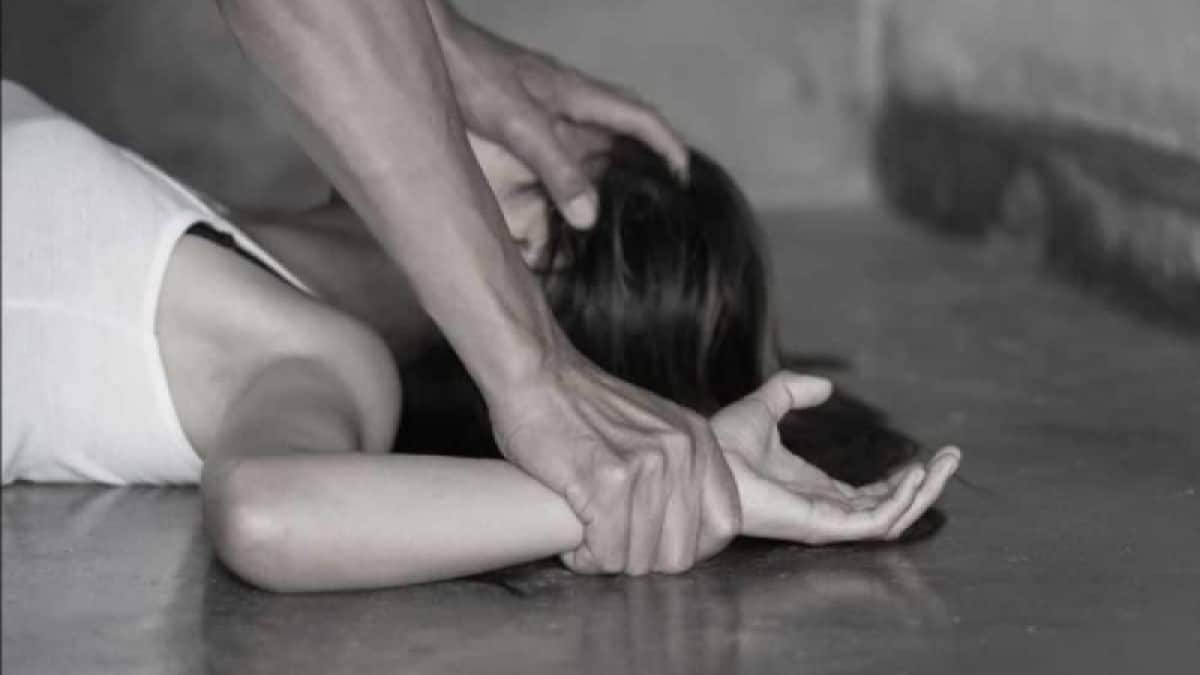 Φρίκη στο Ηράκλειο: Απόπειρα βιασμού 19χρονης τουρίστριας μπροστά στα μάτια του συντρόφου της