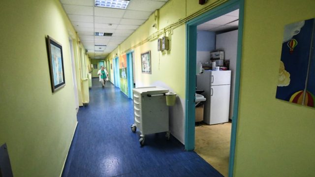 Θλίψη για το θάνατο του 8χρονου αγοριού στη Χαλκιδική: Τι είναι η περικαρδίτιδα, ποια τα συμπτώματα, τι πρέπει να προσέχουν οι γονείς