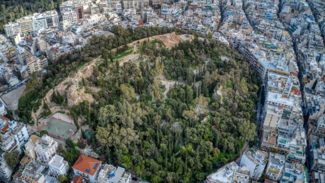 Λόφος του Στρέφη: Μία όμορφη “έκπληξη” στην καρδιά της Αθήνας και ο παράξενος θρύλος γύρω από το όνομά του