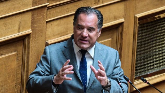 Το ξεστόμισε ο Άδωνις Γεωργιάδης: «Η τουρίστρια στον Βόλο έπαθε ανακοπή Σάββατο και είναι λογικό να μην υπάρχει γιατρός»
