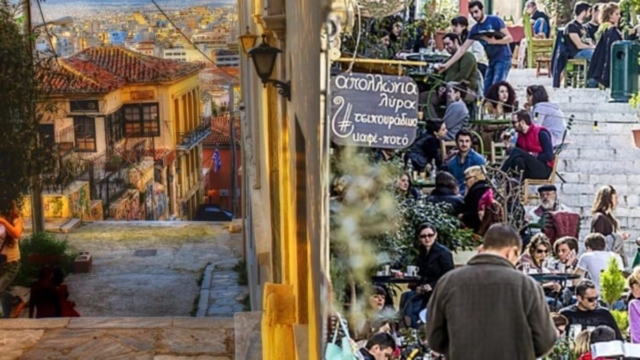 Αναφιώτικα: Η κορνίζα της πλάκας – Κάθε μπαλκόνι και άλλη θέα σαν πίνακας ζωγραφικής